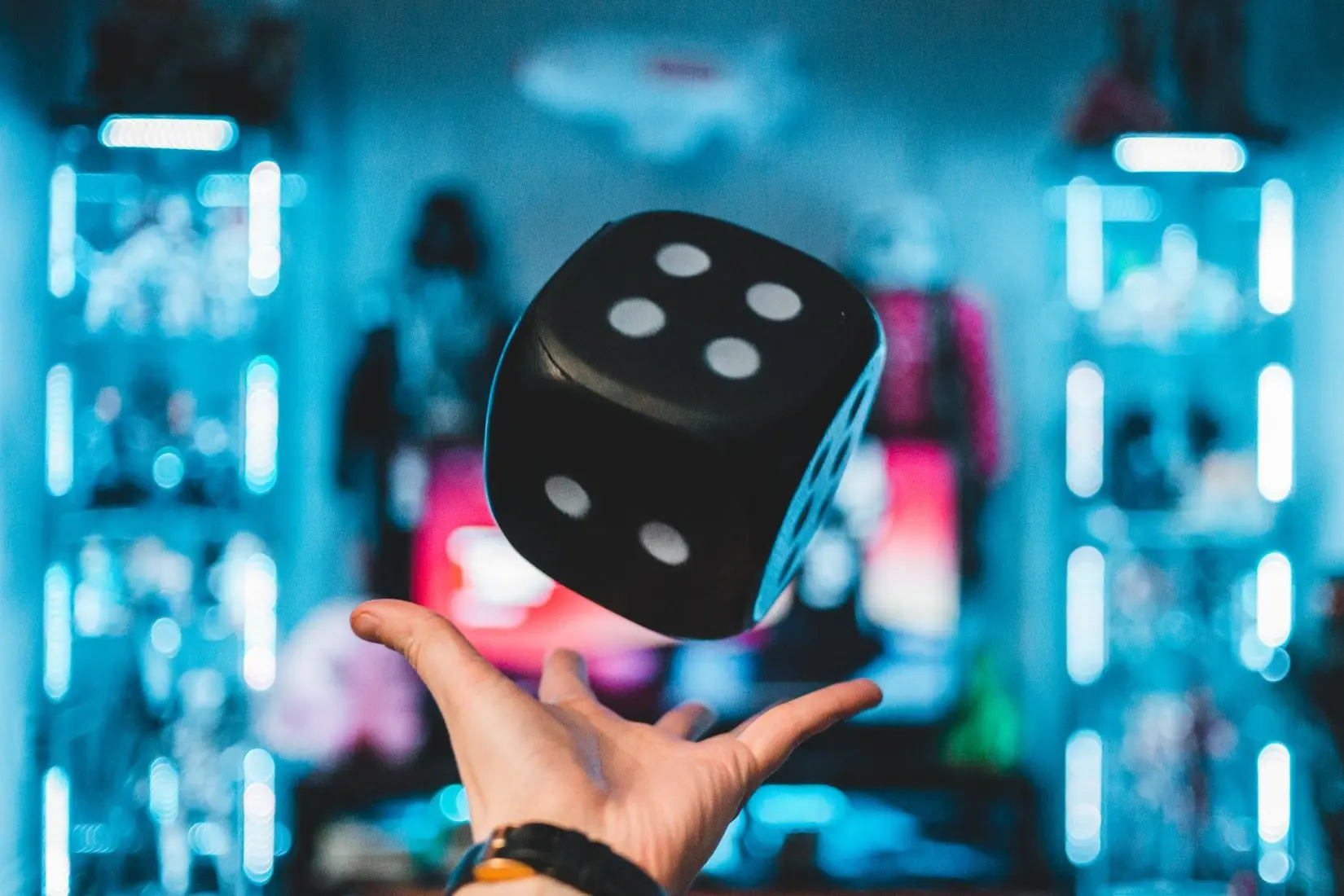 Hva har automatisk investering og online spill til felles?